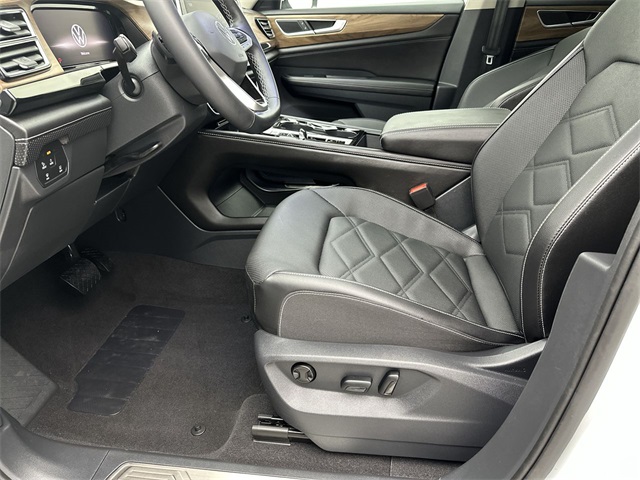 2025 Volkswagen Atlas SE Technology photo 2