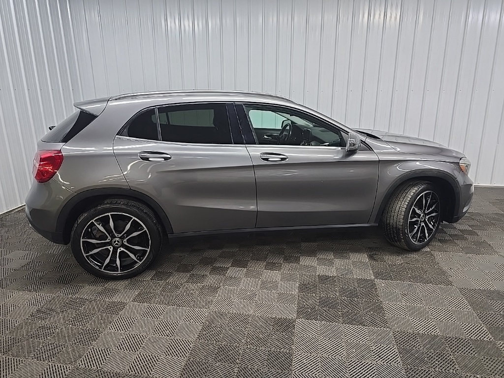 2015 Mercedes Benz GLA 250 4MATIC photo 2