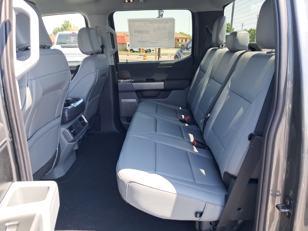 2025 Ford F-150 Lightning photo 7