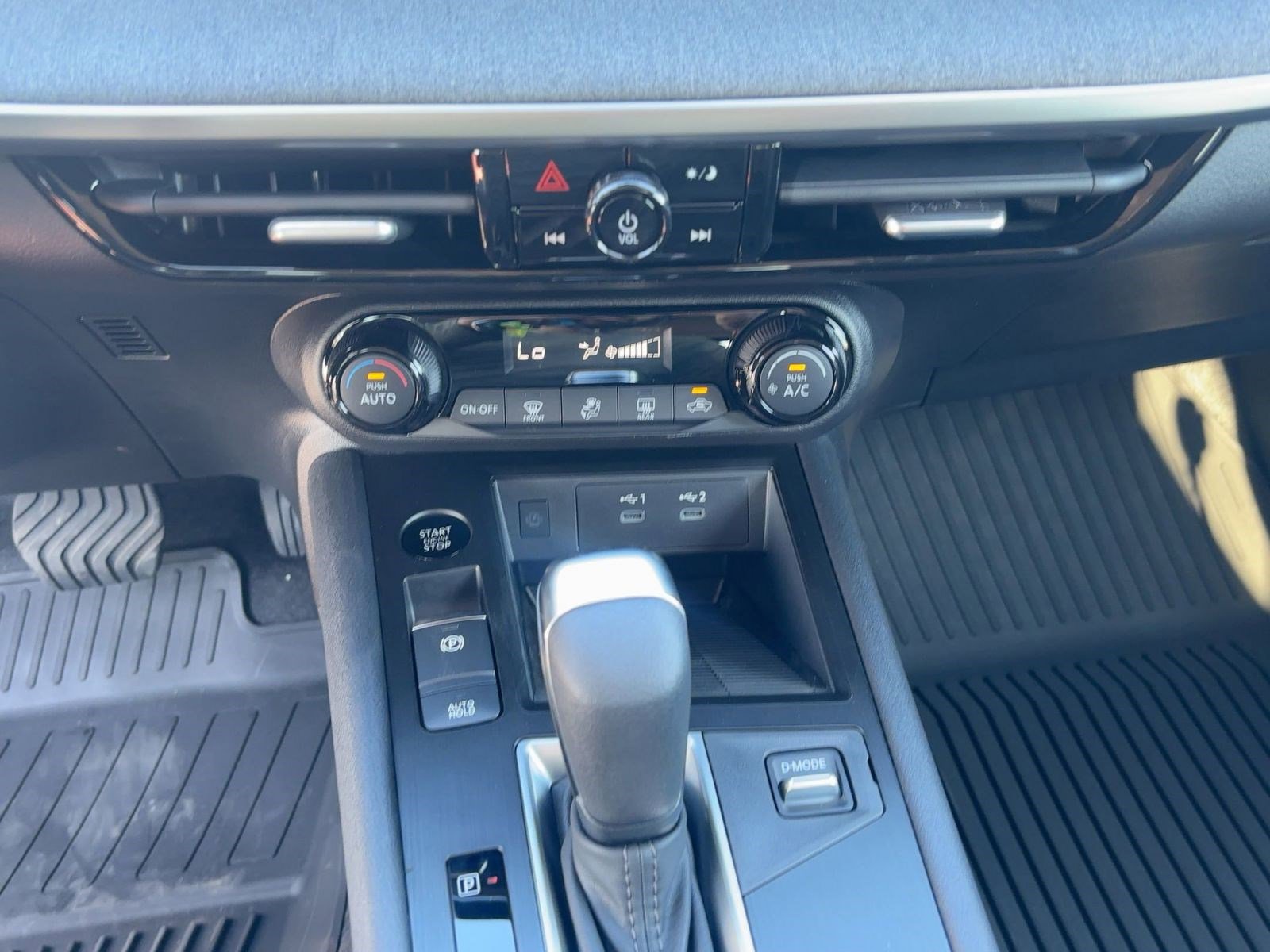 2026 Nissan Kicks SV photo 15