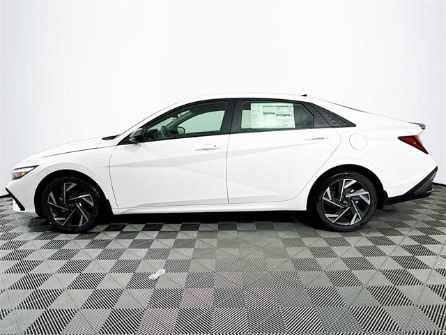 2025 Hyundai Elantra SEL Sport photo 2