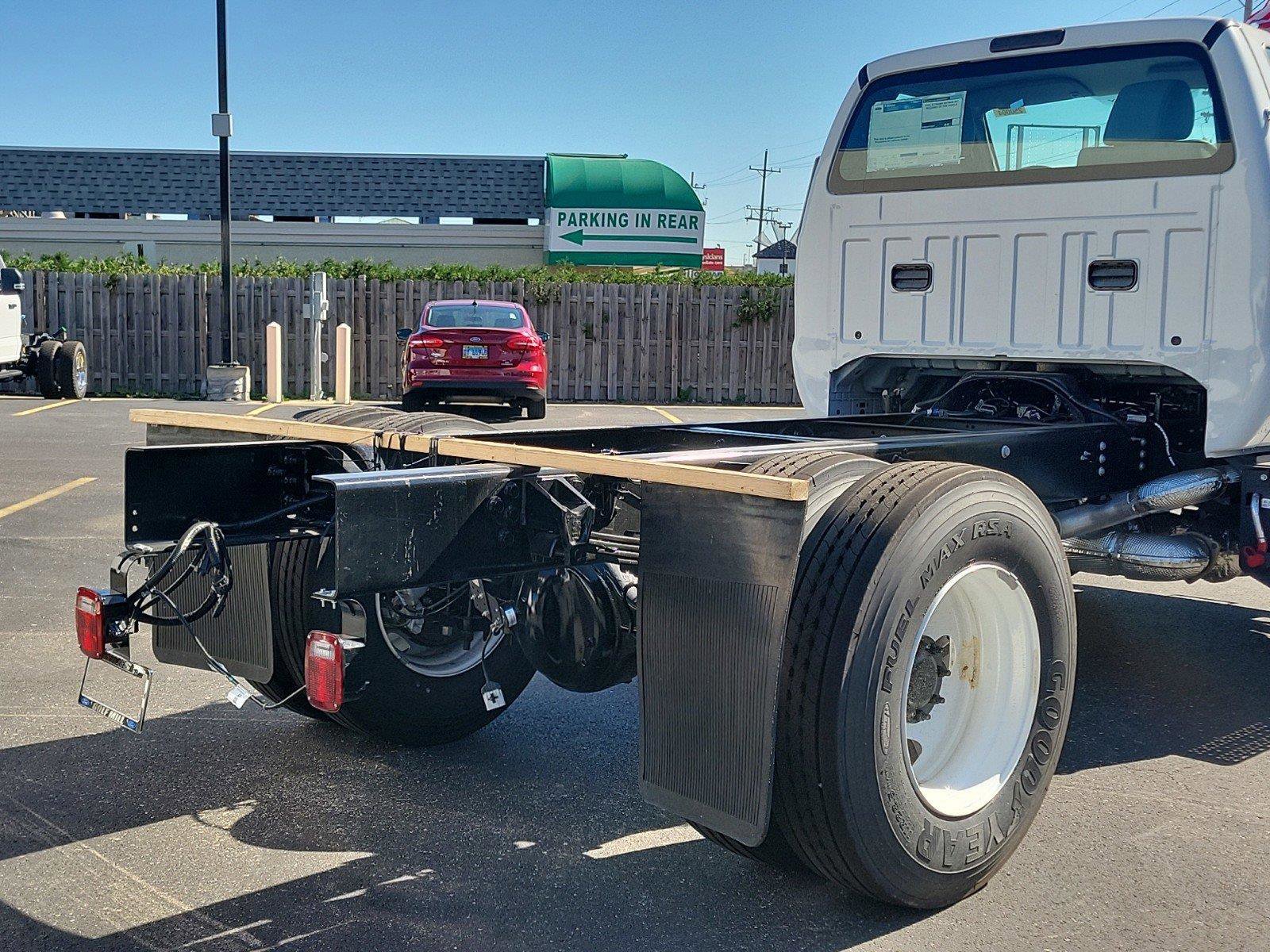 2025 FORD F-750 - Image 9