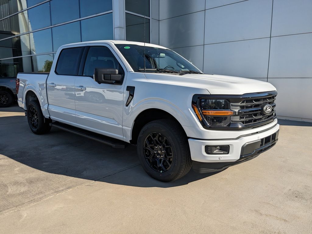 2025 Ford F-150 XLT photo 2