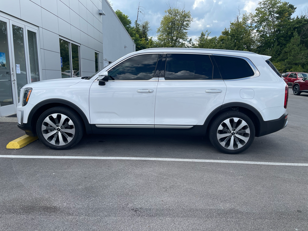 2022 Kia Telluride S photo 2