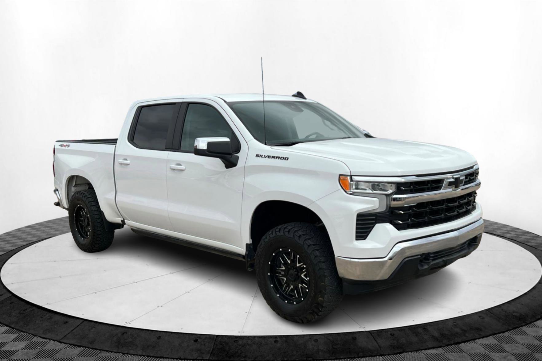 2024 Chevrolet Silverado 1500 LT photo 7