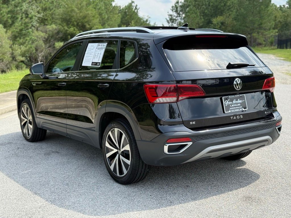 2023 Volkswagen Taos SE photo 3