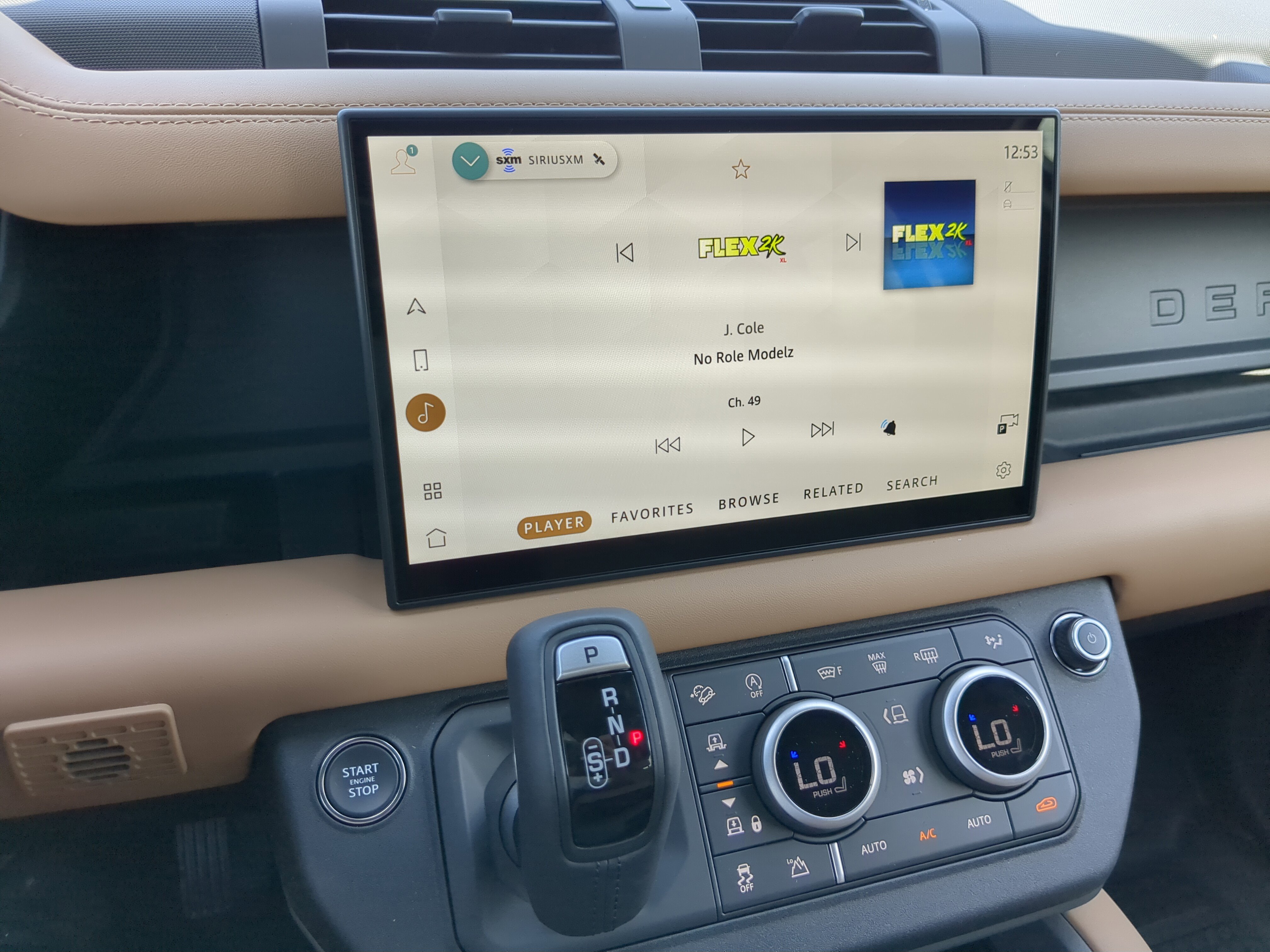 2025 Land Rover Defender X-Dynamic SE photo 16