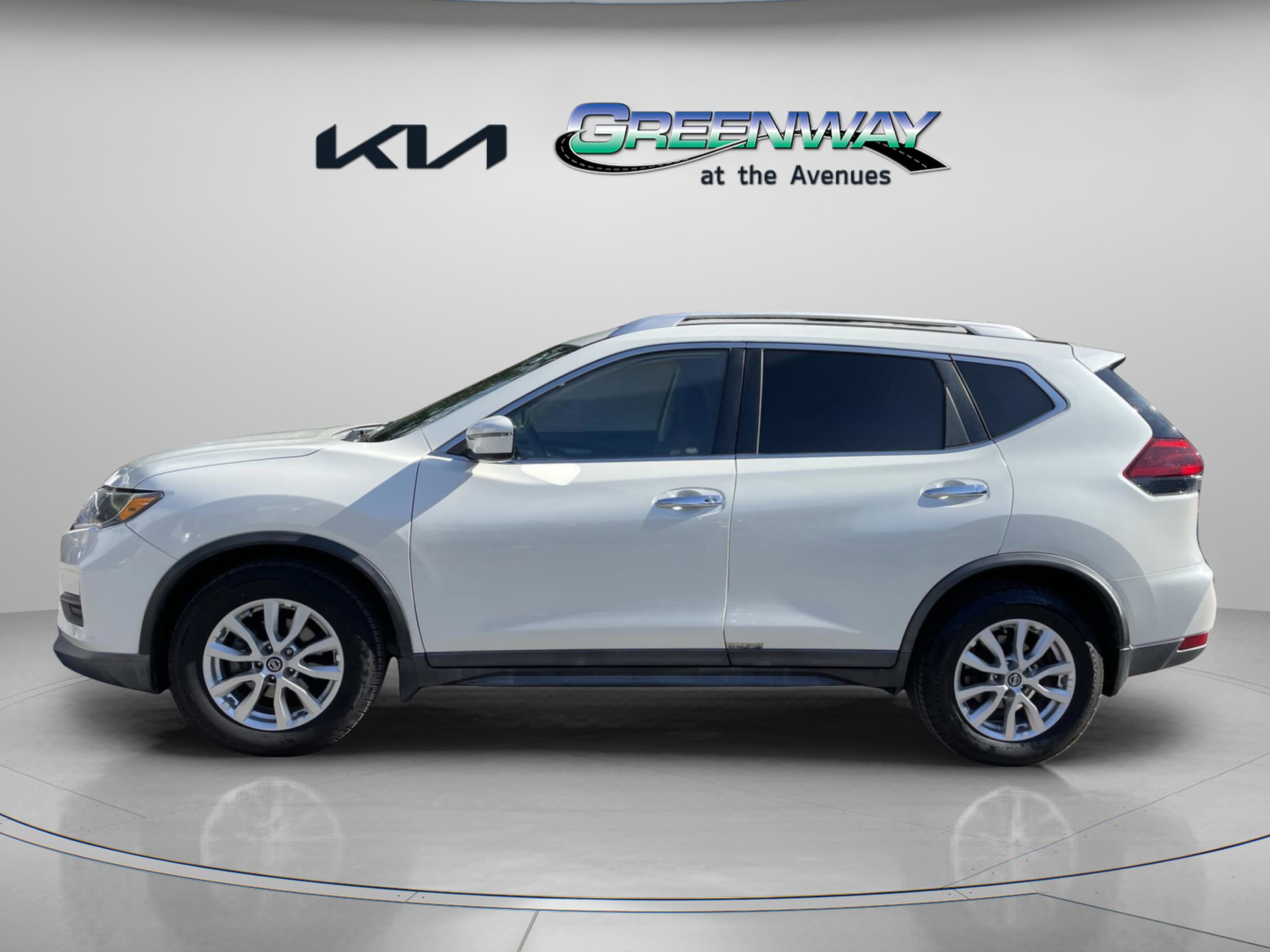 Used 2018 Nissan Rogue SV with VIN KNMAT2MT8JP618655 for sale in Kansas City