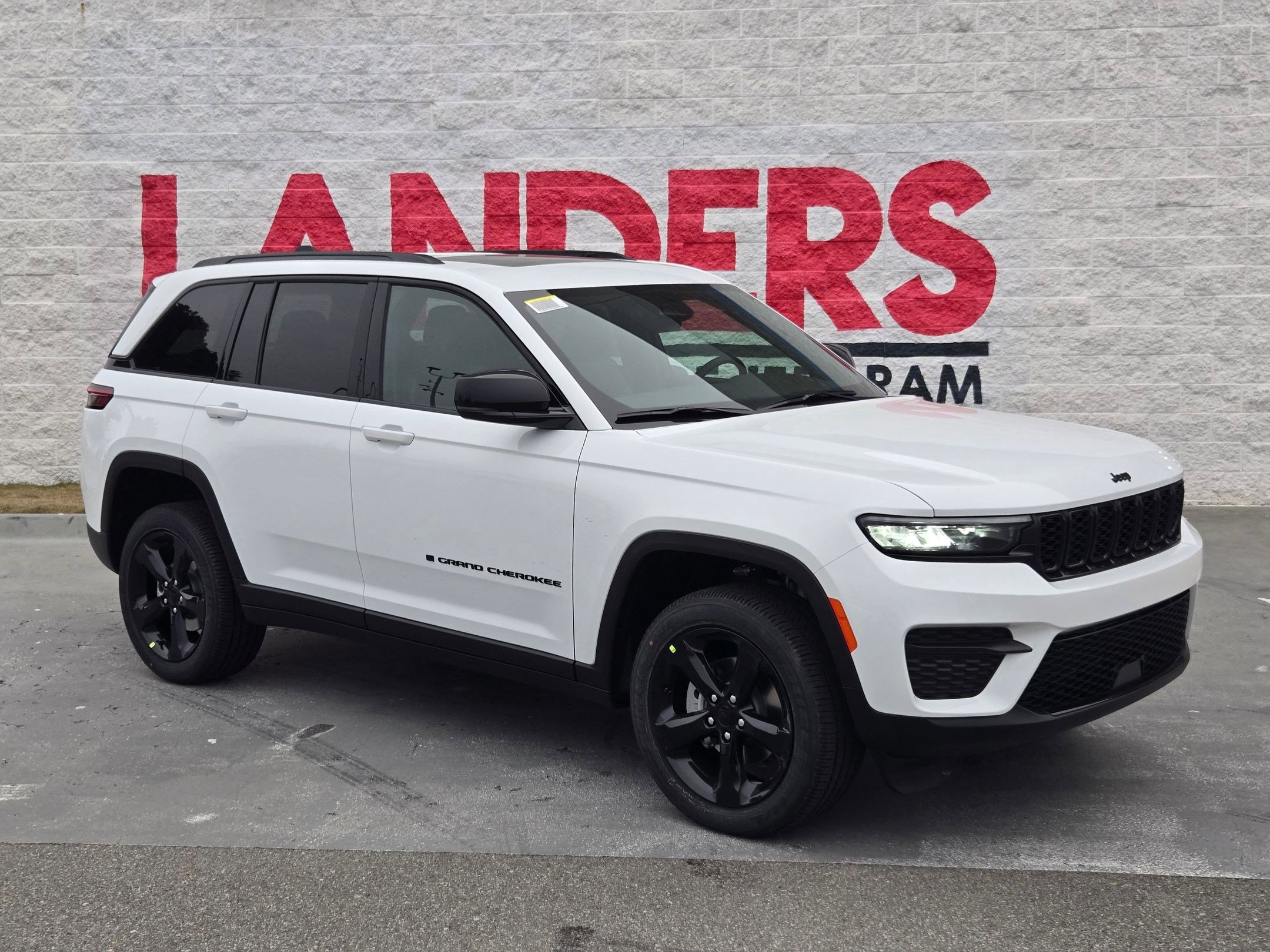 2025 Jeep Grand Cherokee Altitude's photo