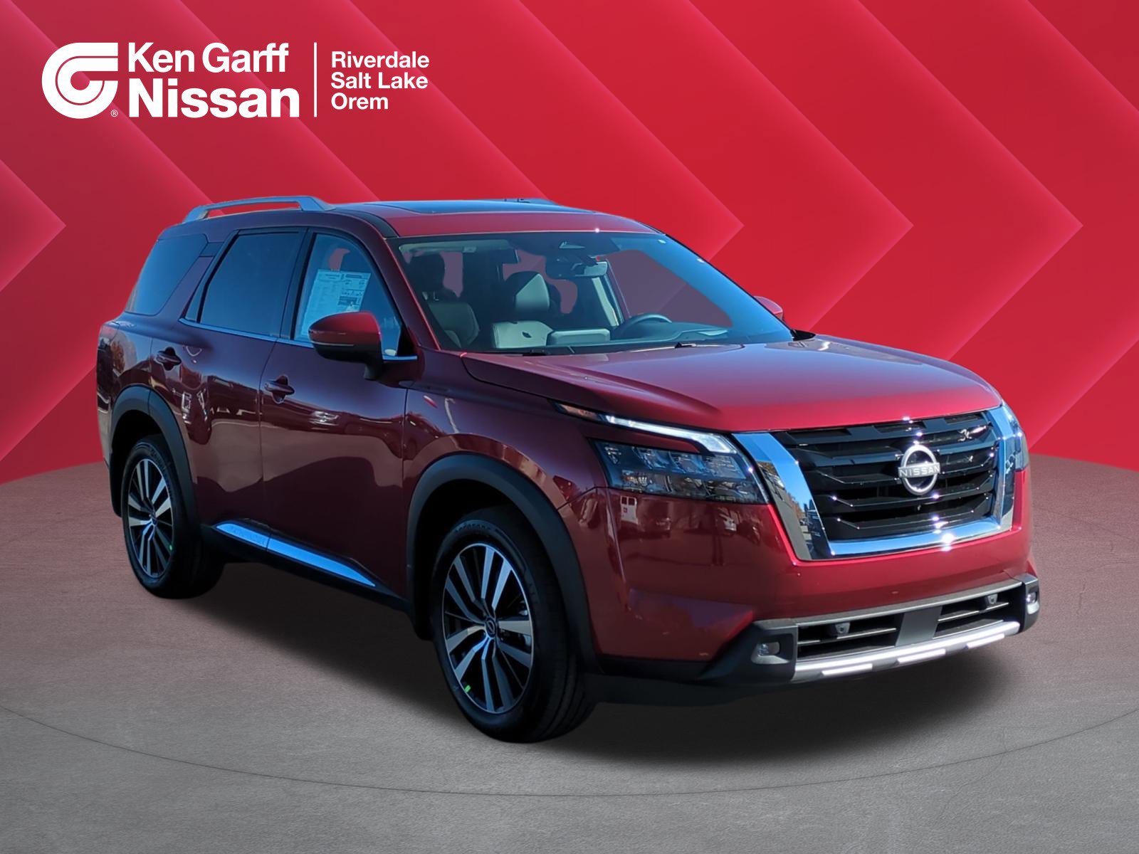 2025 Nissan Pathfinder Platinum's photo