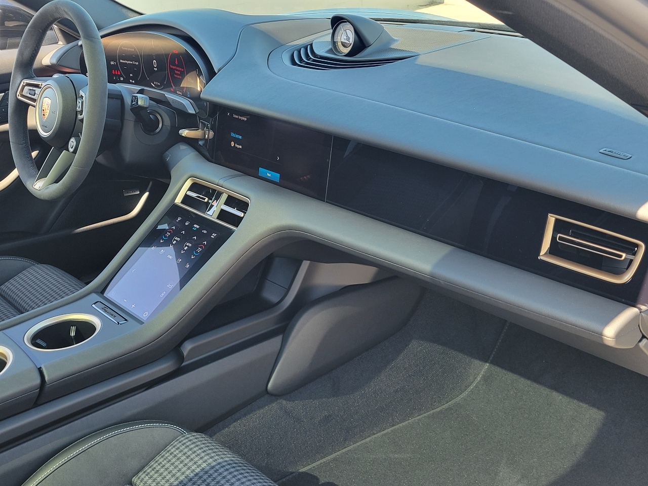 2025 Porsche Taycan 4S photo 13
