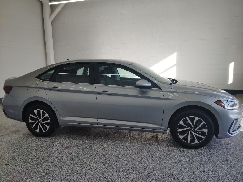 2026 Volkswagen Jetta 1.5T S photo 3