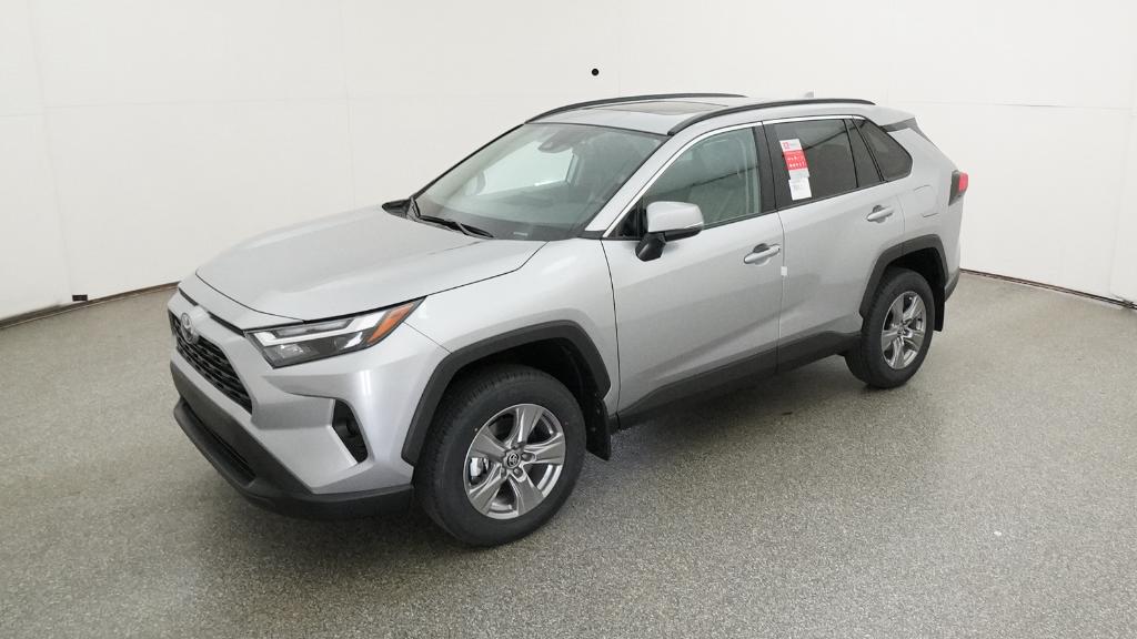 2025 Toyota RAV4 XLE's photo