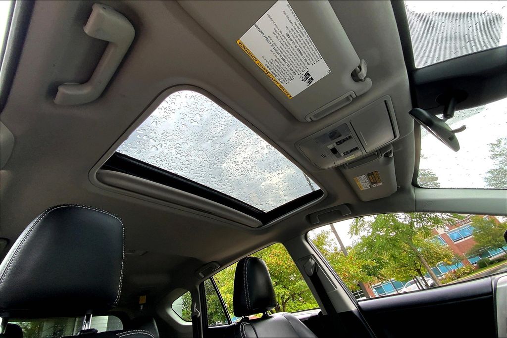 2017 Toyota RAV4 XLE photo 21