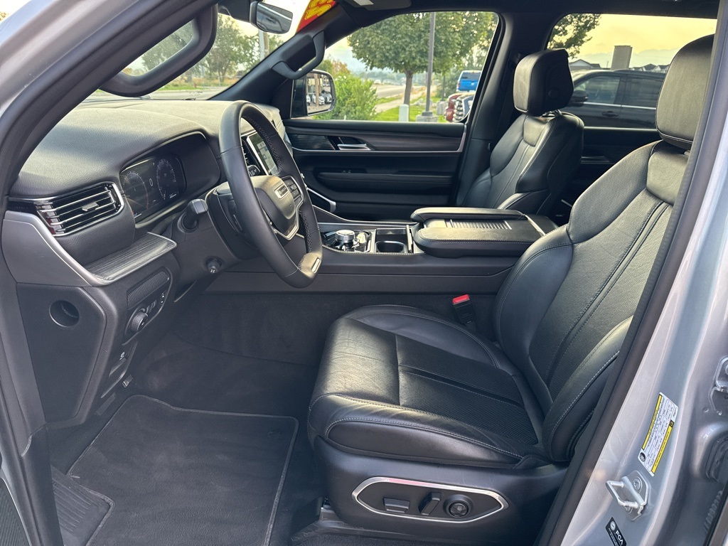 2023 Jeep Wagoneer L Series II photo 16