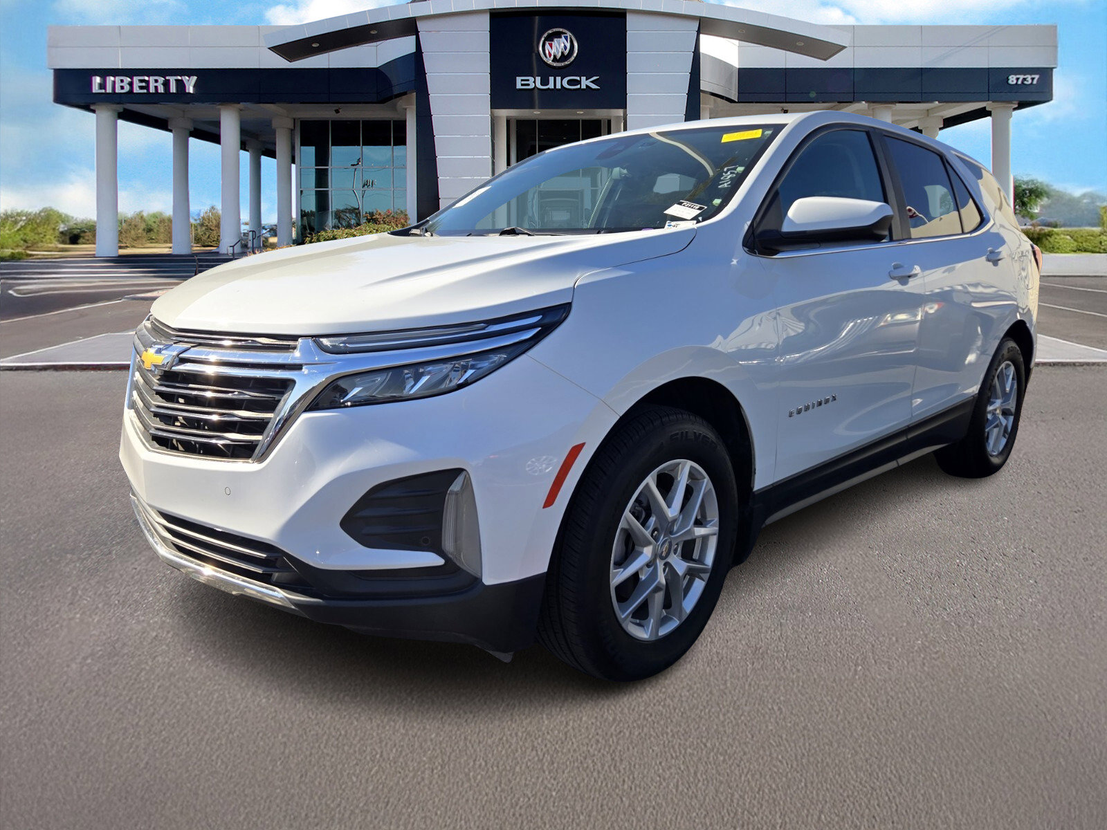 2023 Chevrolet Equinox LT photo 3