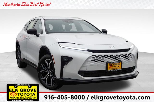 2025 Toyota Crown Signia XLE's photo