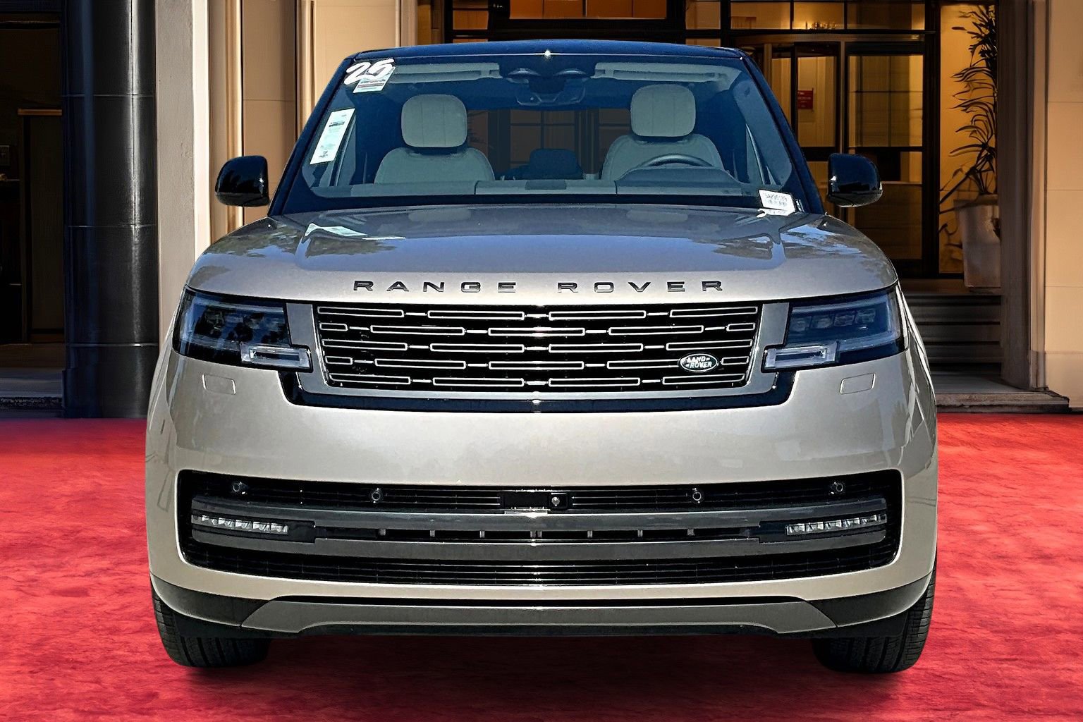 2025 Land Rover Range Rover SE photo 2