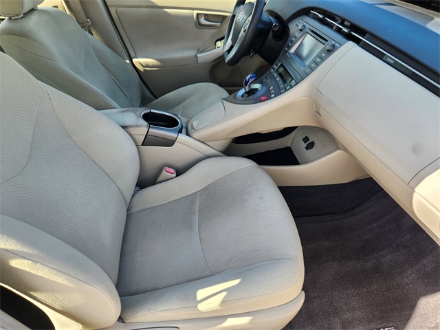 2015 Toyota Prius Four photo 12