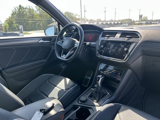 2022 Volkswagen Tiguan SEL Premium R-Line photo 9