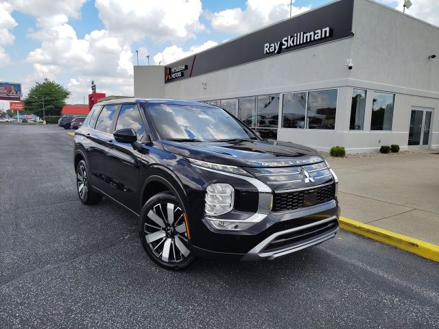 2025 Mitsubishi Outlander SE's photo