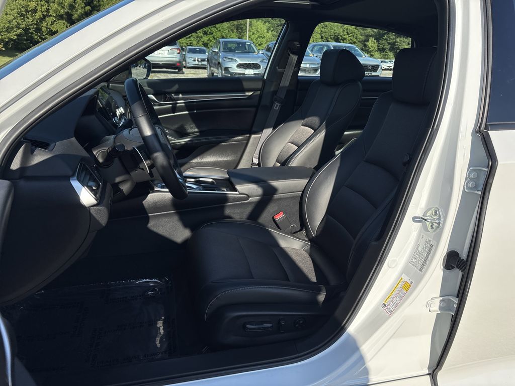 2022 Honda Accord Sport 2.0T photo 4