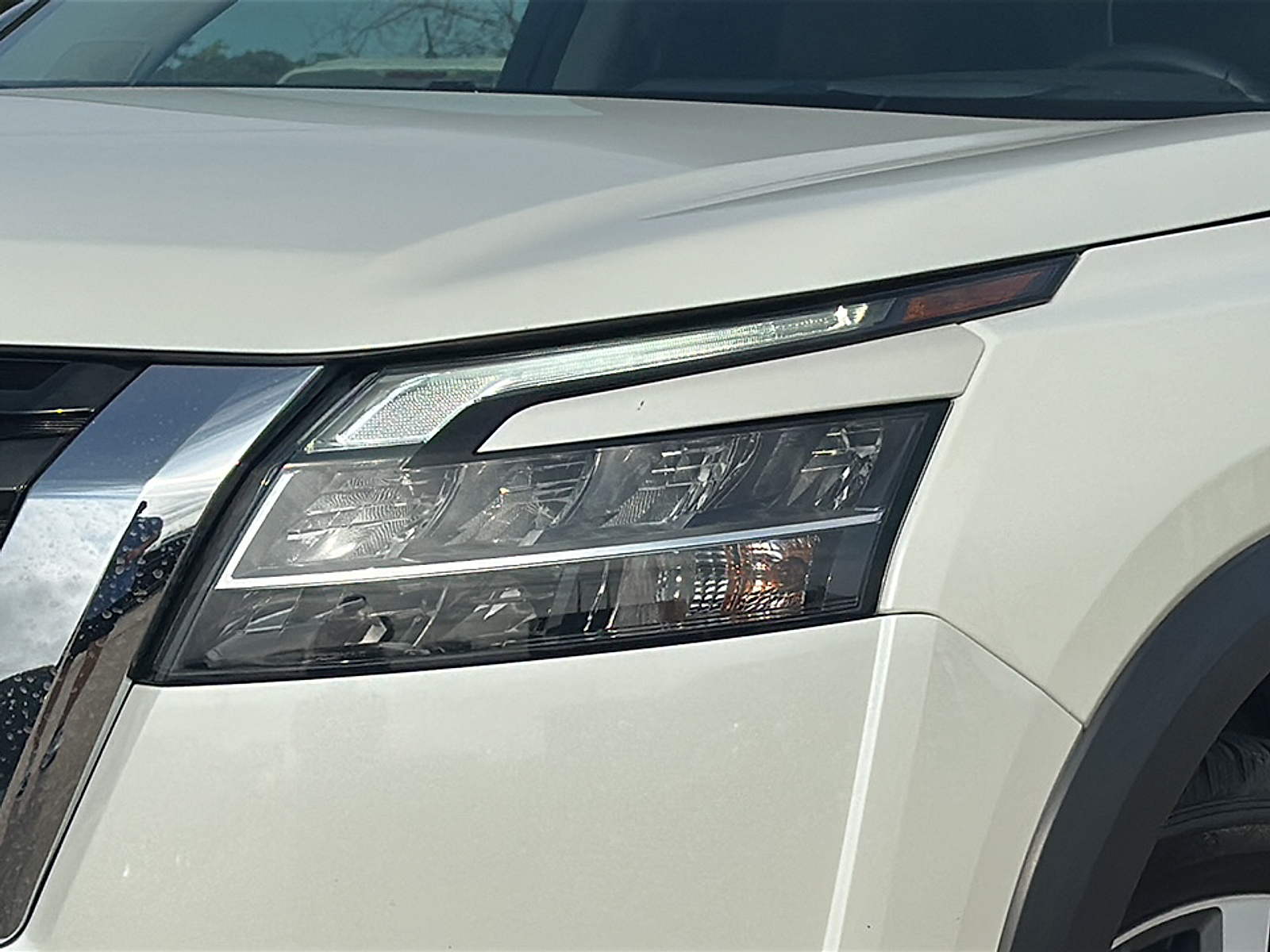 2022 Nissan Pathfinder Platinum photo 2