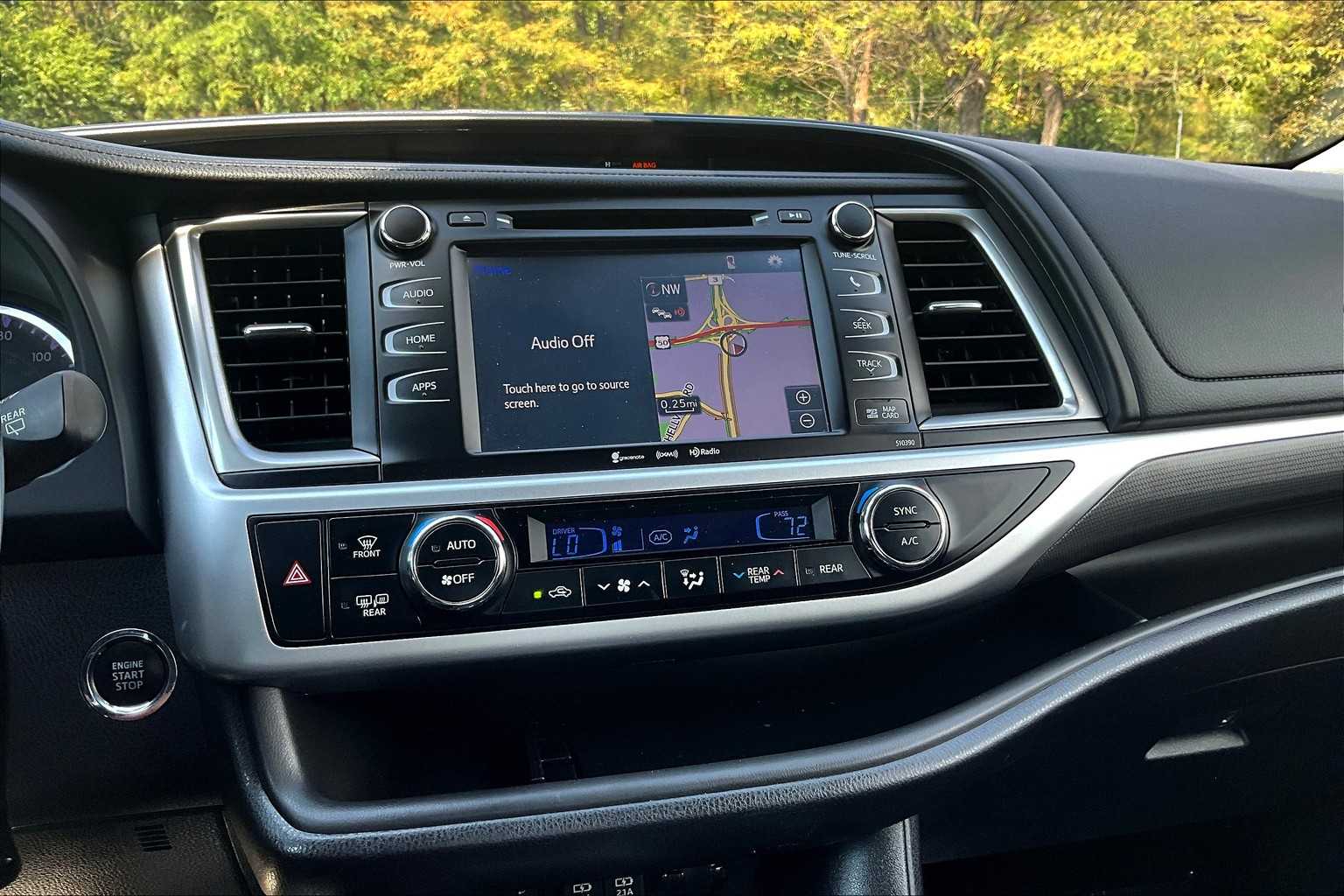 2019 Toyota Highlander SE photo 32