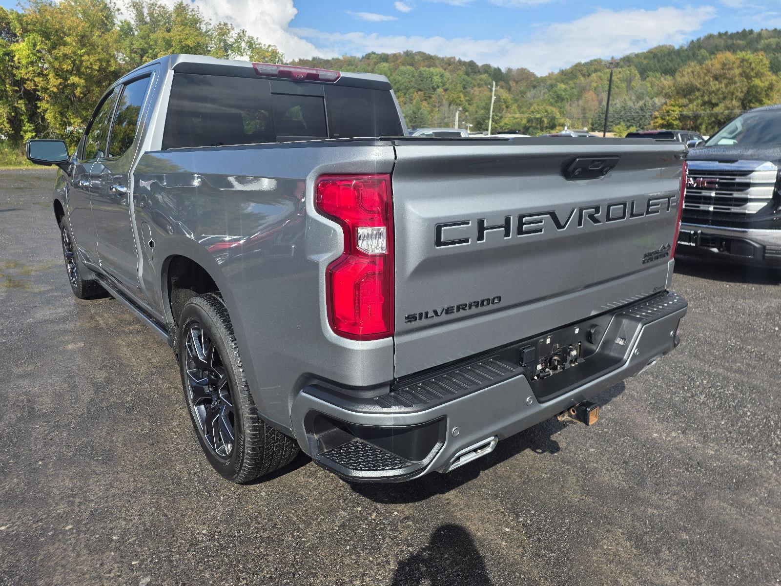 2023 Chevrolet Silverado 1500 High Country photo 3