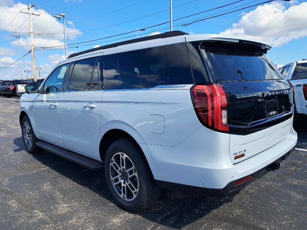2025 Ford Expedition MAX photo 3