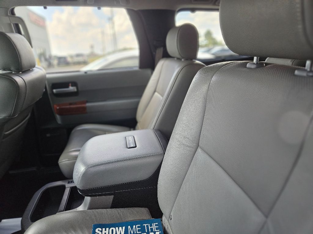 2019 Toyota Sequoia Platinum photo 8