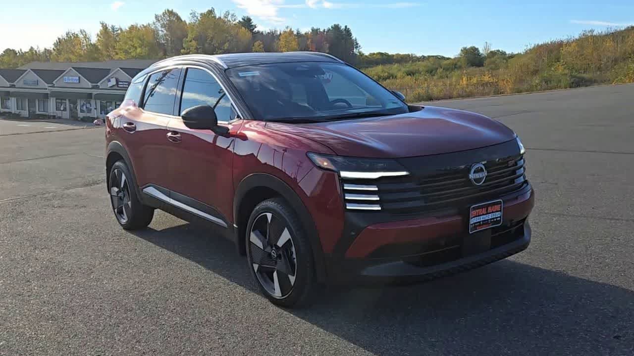 2025 Nissan Kicks SR photo 3