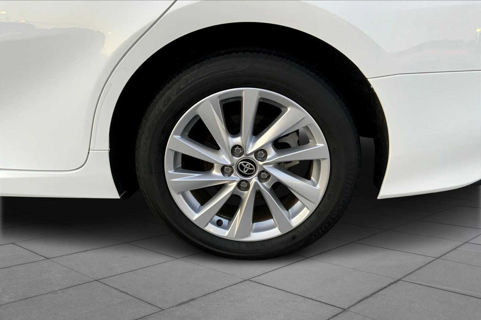 2023 Toyota Camry LE photo 10
