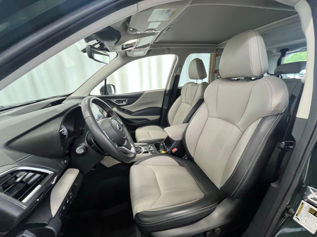 2022 Subaru Forester Limited photo 9