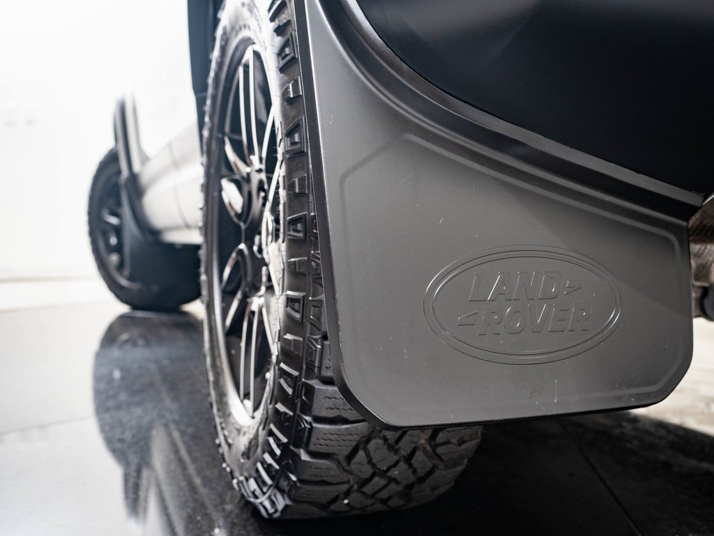 2020 Land Rover Defender 110 HSE photo 30