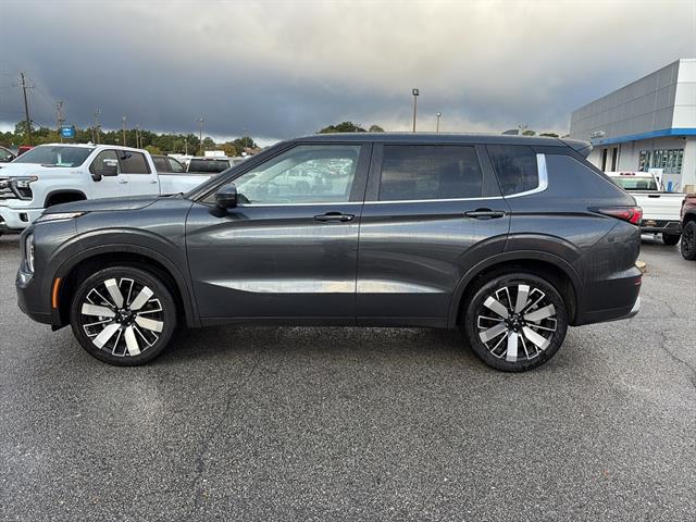 2025 Mitsubishi Outlander SE photo 4