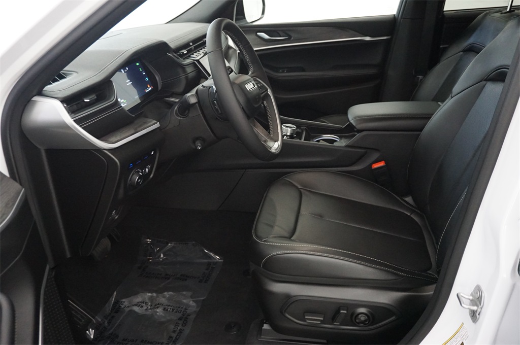 2024 Jeep Cherokee Base photo 17