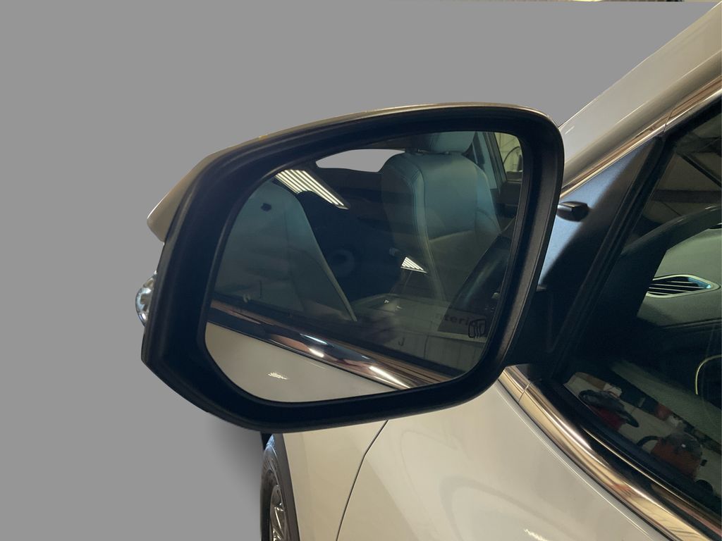 2019 Toyota Highlander Limited photo 28