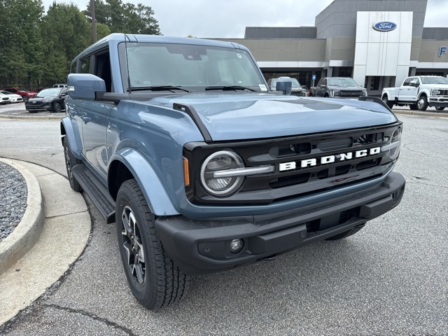 2025 Ford Bronco Outer Banks photo 3