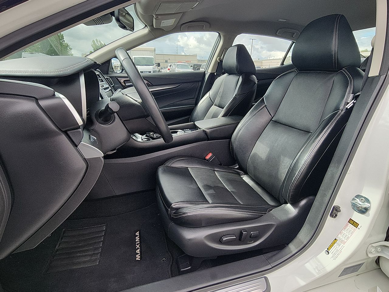 2023 Nissan Maxima SV photo 11
