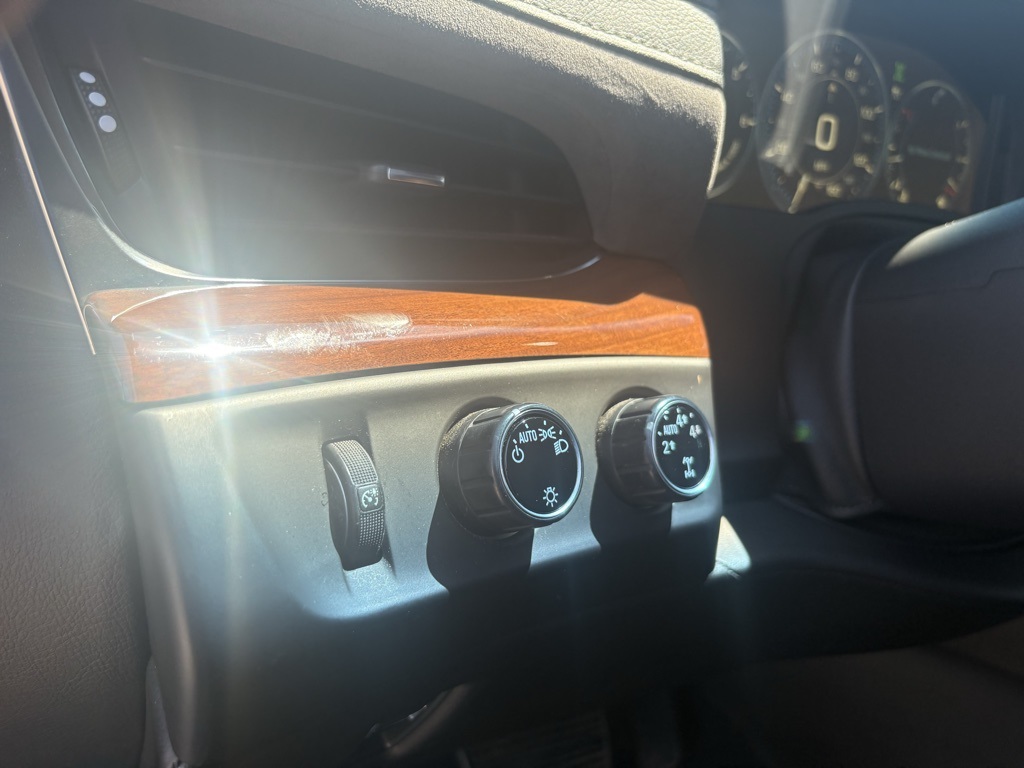 2015 Cadillac Escalade Premium photo 25