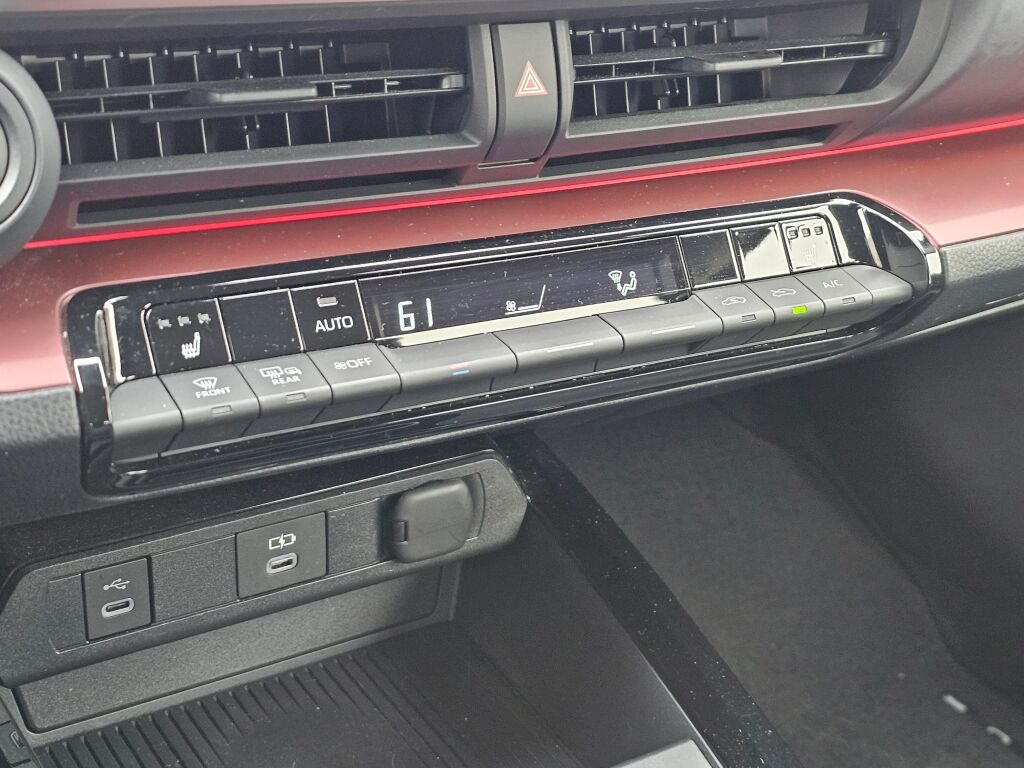 2023 Toyota Prius Prime XSE photo 34