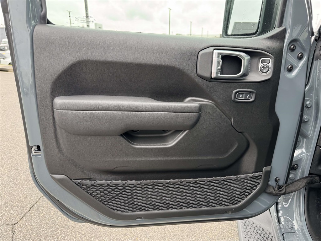 2025 Jeep Wrangler Sport S photo 25