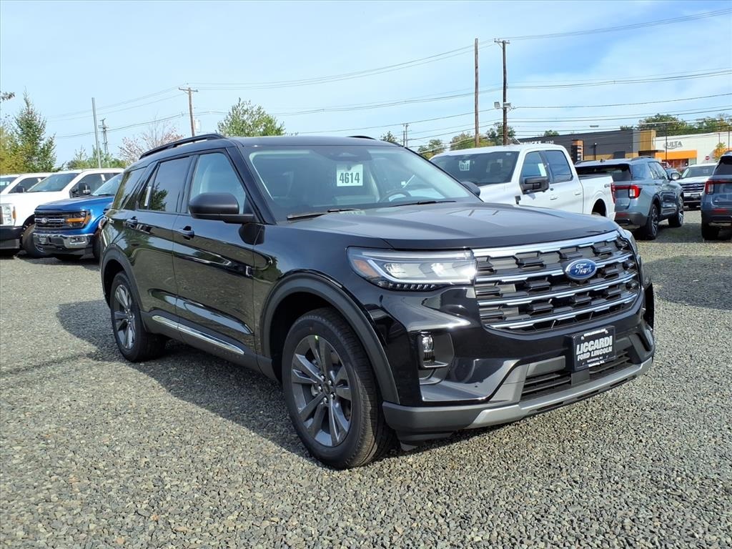 2025 Ford Explorer Active's photo