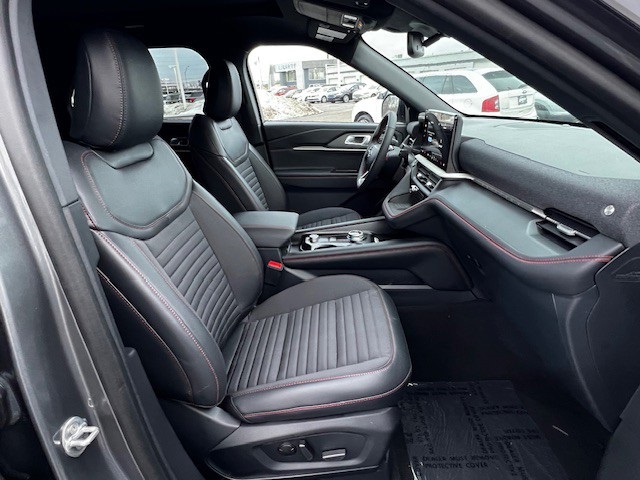 2025 Ford Explorer ST-Line photo 19