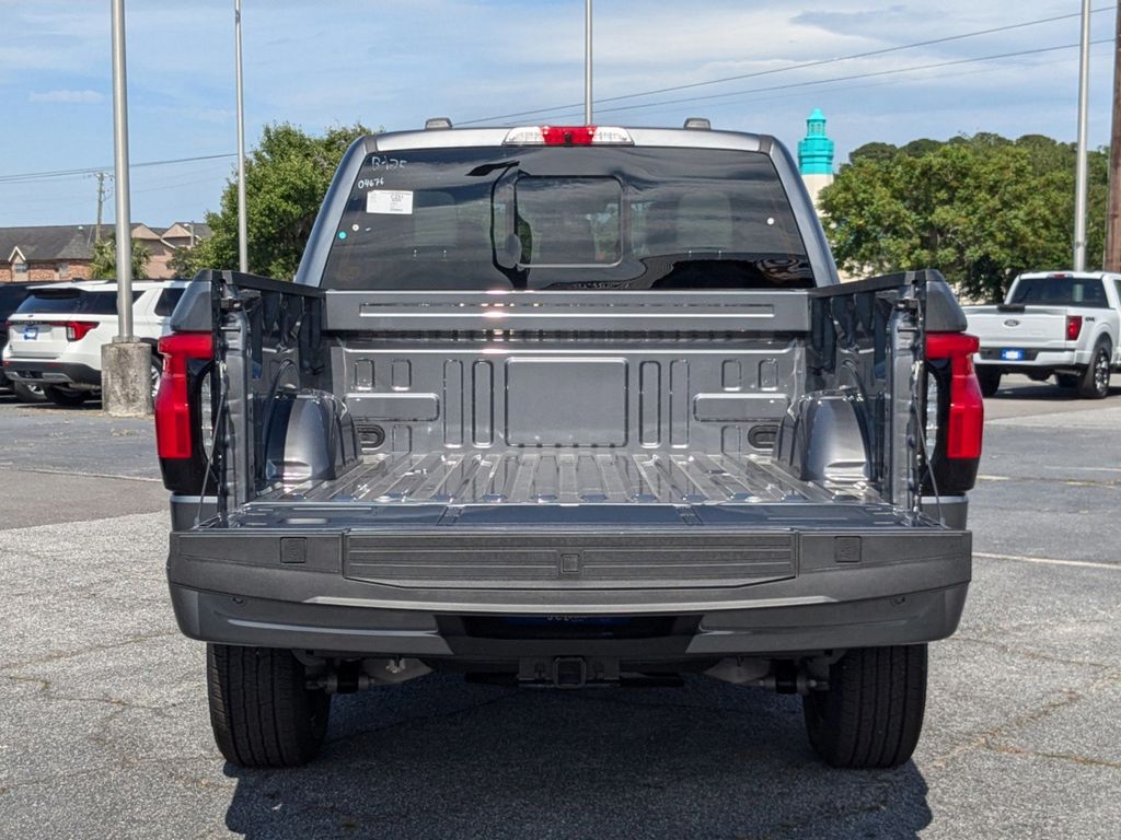 2025 Ford F-150 Lightning Platinum photo 13