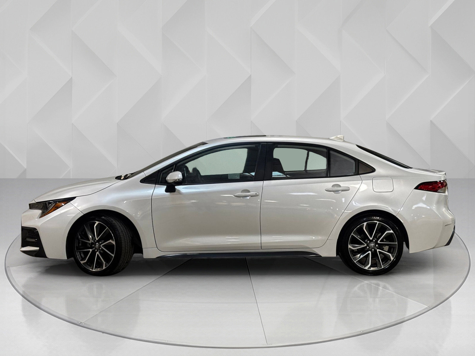 Certified 2022 Toyota Corolla SE with VIN 5YFP4MCE2NP105816 for sale in Northfield, Minnesota