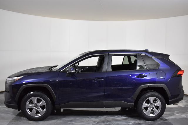 2023 Toyota RAV4 XLE photo 2