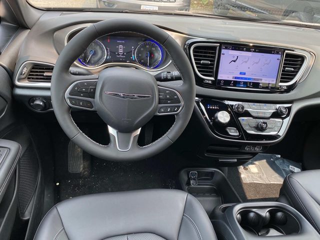 2025 Chrysler Voyager LX photo 8