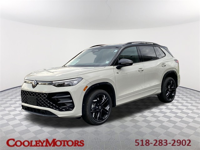 2026 Volkswagen Tiguan SE R-LINE BLACK's photo